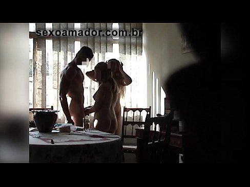 ❤️ Sex przyjaciele zapraszają gigantycznego mężczyznę i trójkąt z nim ❤ Russian porn at us ☑