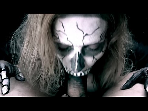 ❤️ Demoniczna dziewczyna ssąca kutasa swoimi czarnymi ustami i połykająca spermę. ❤ Russian porn at us ☑
